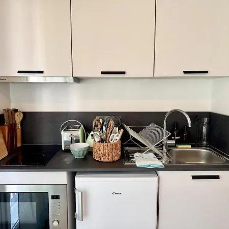 We Live Sharies - C202 *