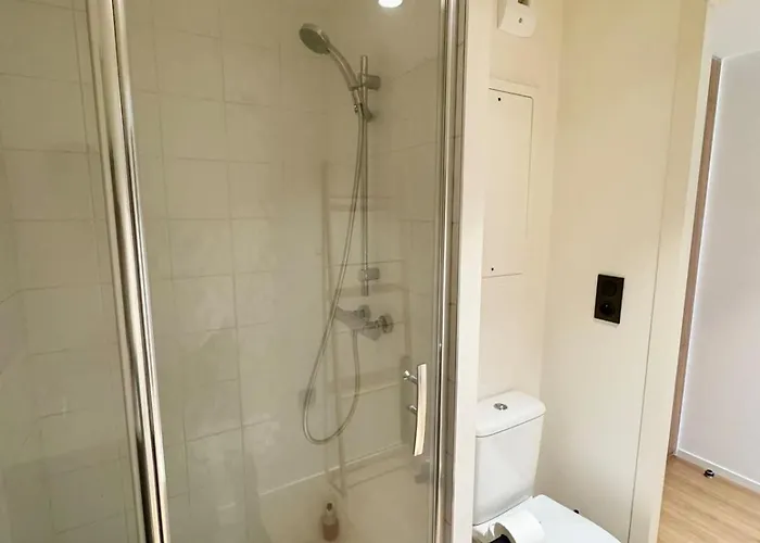 We Live Sharies - C202 アパート